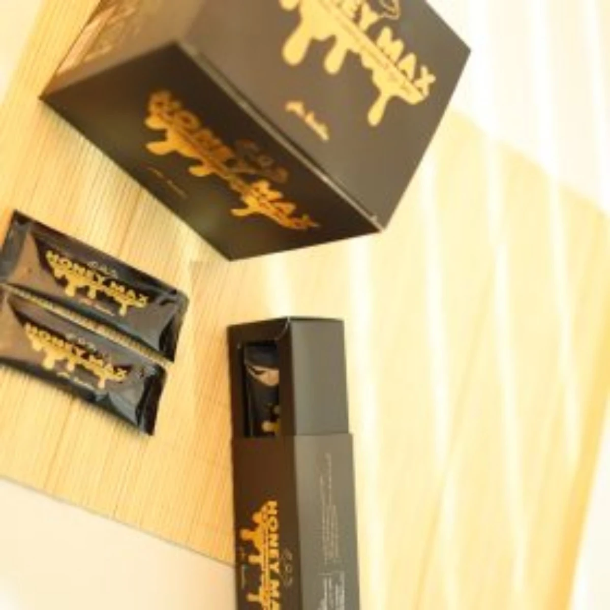 عسل طبيعي 94%، غذاء ملكات النحل 2%، جينسنغ 4% (24 قطعة 10 جرام)